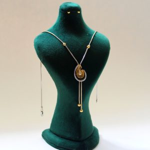 مانکن طلا مخملی با پارچه
